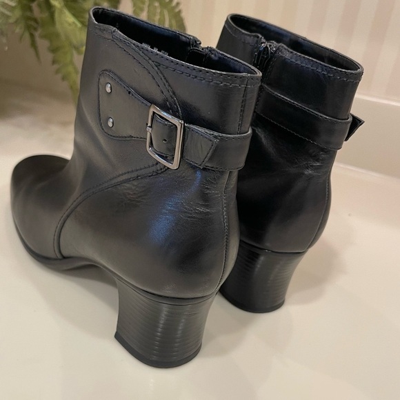 Clarks Black Leather Side Zip Ankle Boots With Buckle Detail - Picture 3 of 16
